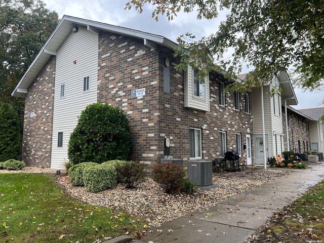 33 Houston Court UNIT 33, Coram, NY 11727