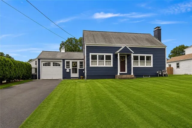 50 Brewster Dr, Warwick, RI 02889
