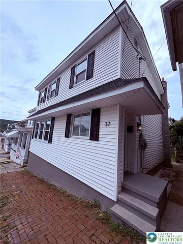 37 Jones St, Lansford, PA 18232