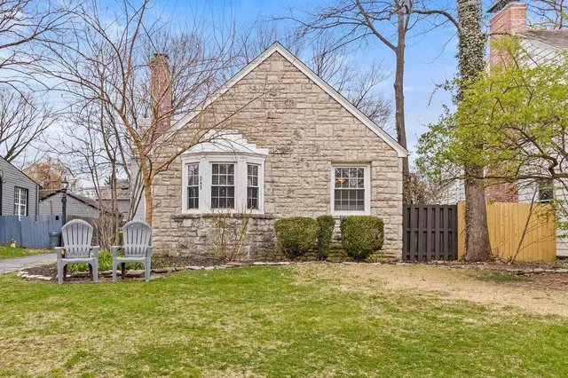 243 N  Stanwood Rd, Columbus, OH 43209