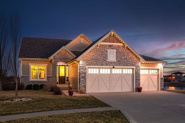9408 Rushbrook Dr, Johnston, IA 50131