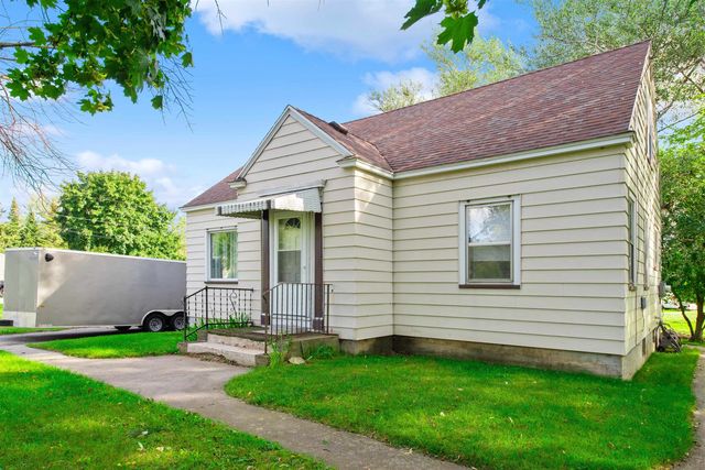 N140 West Dr, Menominee, MI 49858