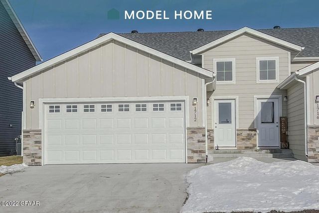 1753 Tobi Ln, Grand Forks, ND 58201