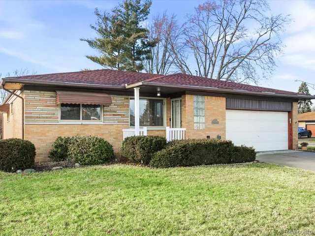 31327 Wellston Dr, Warren, MI 48093