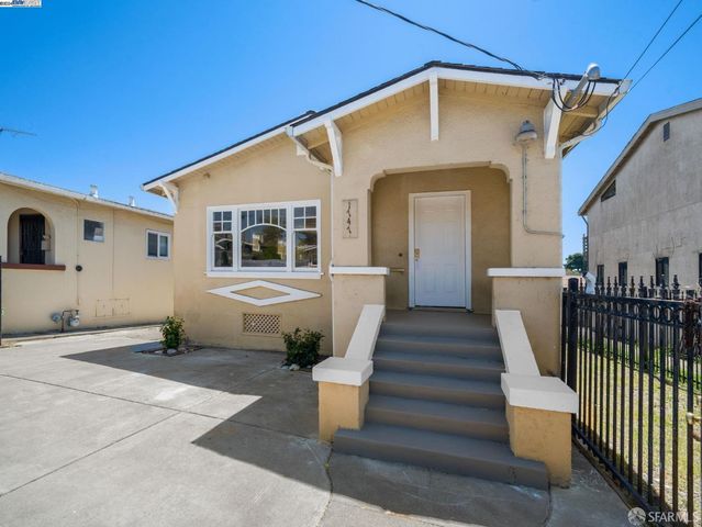 1747 E  22nd St, Oakland, CA 94606
