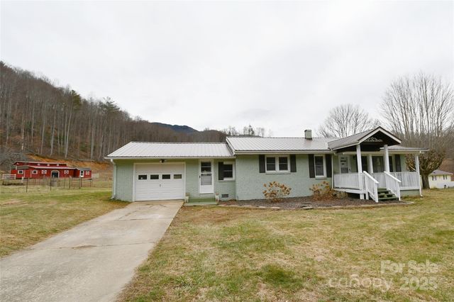 1650 Hughes Gap Rd, Bakersville, NC 28705
