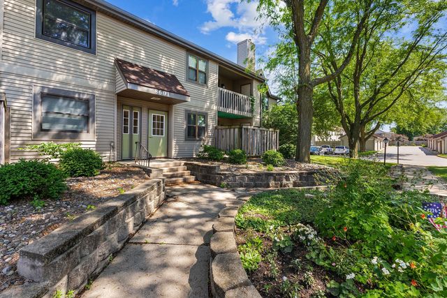 8601 Alpine Dr #D, Urbandale, IA 50322