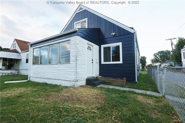 538 20th St, Dunbar, WV 25064