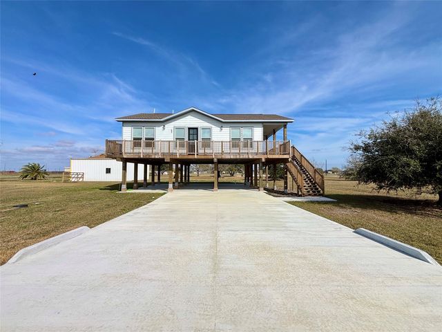 43 Buckskin Dr, Palacios, TX 77465