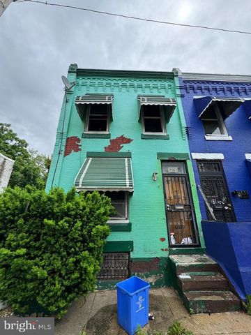 2161 N  Dover St, Philadelphia, PA 19121