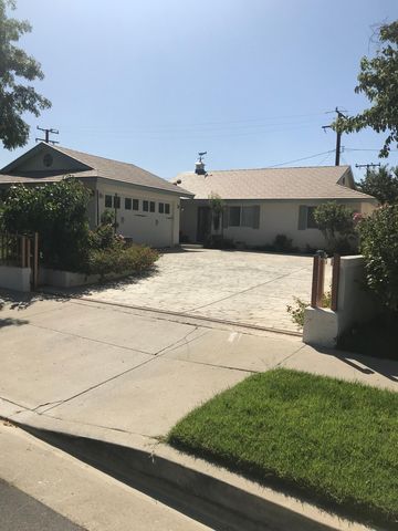 27209 Lakehurst Ave, Santa Clarita, CA 91351