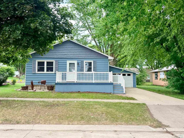 213 S  Earl St, Schaller, IA 51053