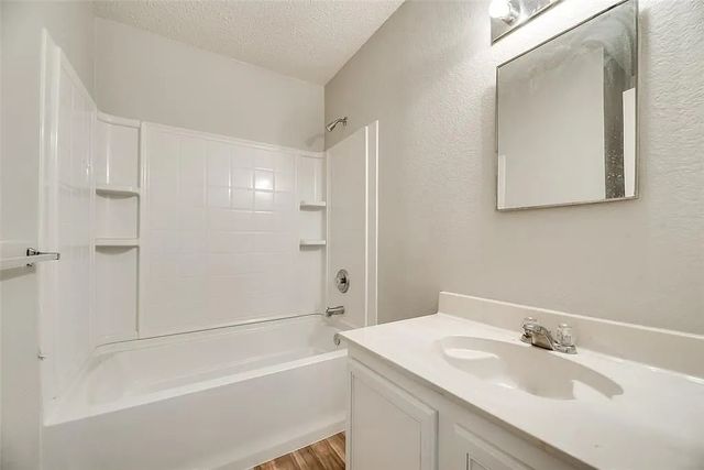 2027 Cap Rock Ln, Grand Prairie, TX 75052