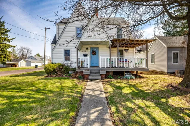1226 N  Van Buren St, Litchfield, IL 62056