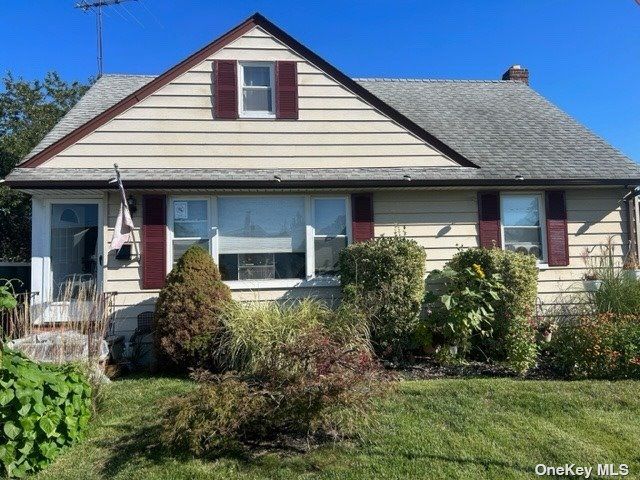 1110 Woodcliff Drive, Franklin Square, NY 11010