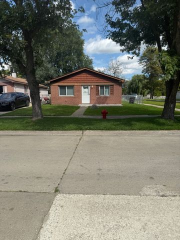 9557 Sylvia St, Taylor, MI 48180