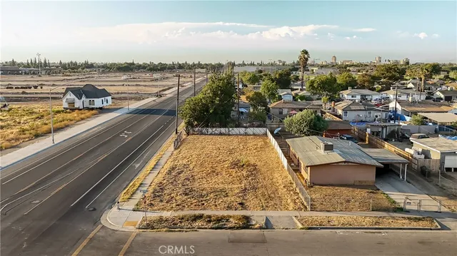 903 E  Garrett Ave, Fresno, CA 93706