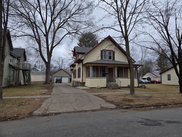 1308 7th St E, Menomonie, WI 54751