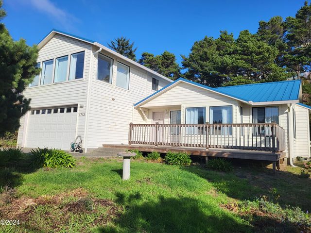 1713 NW Bayshore Dr, Waldport, OR 97394