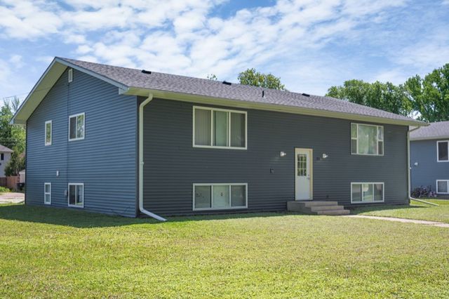 111 Cottonwood St #12, Grand Forks, ND 58201
