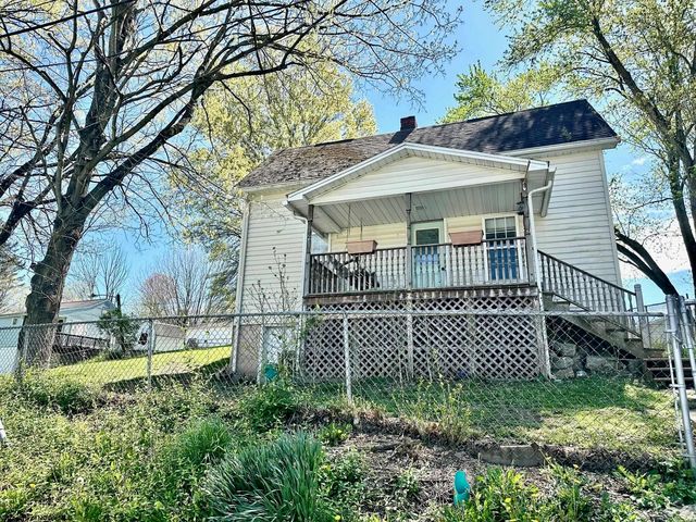 35 W  2nd St, Westover, WV 26501