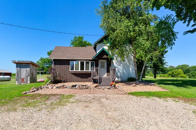 83839 310th St, Ellendale, MN 56026