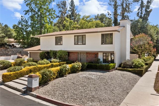 5700 Fairhaven Ave, Woodland Hills, CA 91367