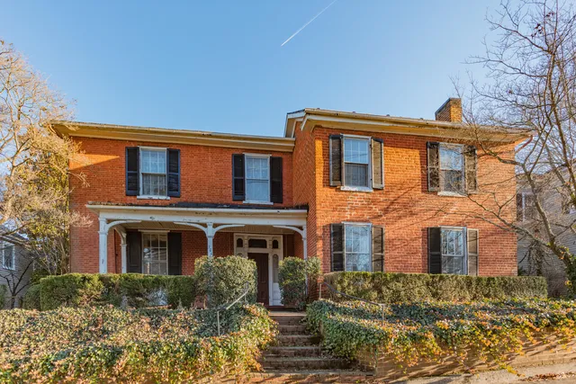 304 S  Jefferson St, Lexington, VA 24450