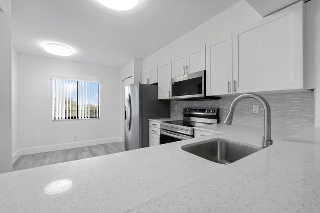 2200 S Cypress Bend Dr #402, Pompano Beach, FL 33069