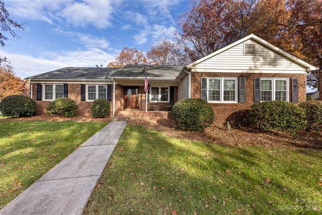 4101 Waterford Dr, Charlotte, NC 28226