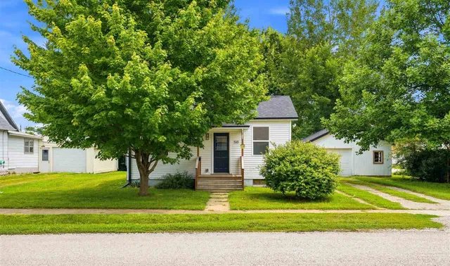 518 S  8th Ave, Washington, IA 52353