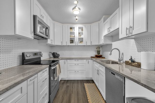 36 Plantation Dr #202, Vero Beach, FL 32966