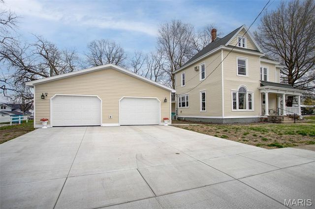 130 S  Monroe St, Pittsfield, IL 62363