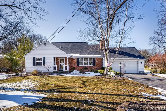 4 Old Orchard Ln, Orchard Park, NY 14127