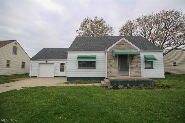 215 E  Omar Ave, Struthers, OH 44471