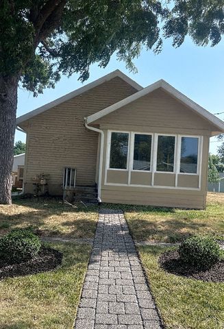 924 E  9th St N, Newton, IA 50208