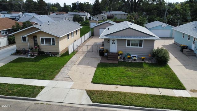 811 Lincoln Ave, Bismarck, ND 58504