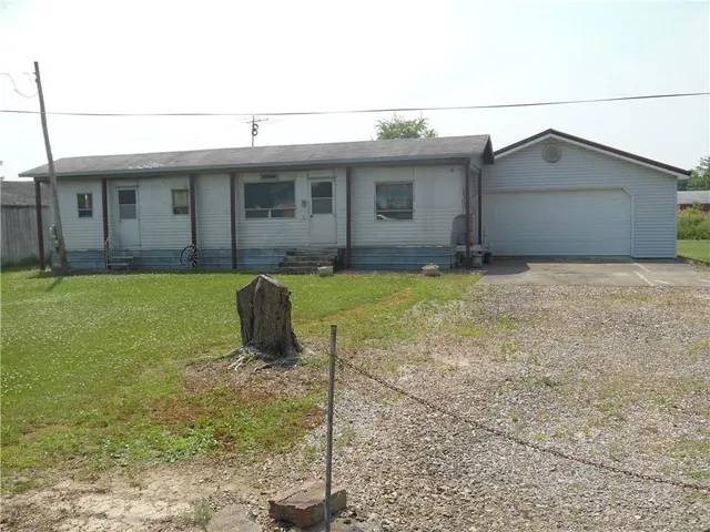 9729 3rd St #5, Linesville, PA 16424