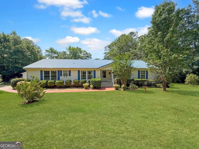 266 Pioneer Trl, Jackson, GA 30233
