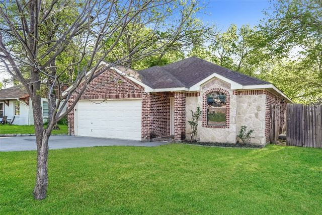 409 S  McEntire Ct, White Settlement, TX 76108