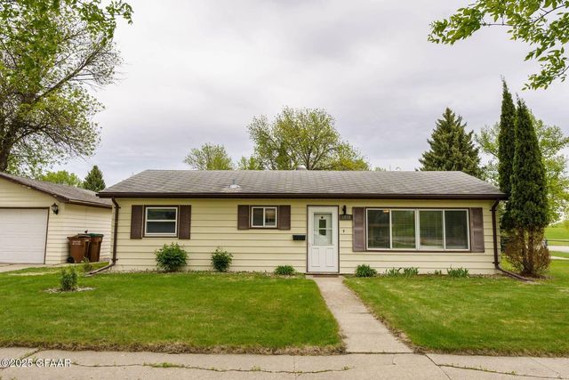 1019 4th St SE, East Grand Forks, MN 56721