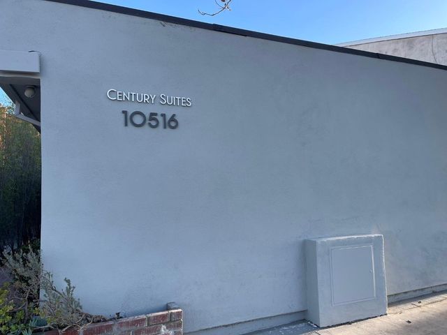 10516 Santa Monica Blvd #1, Los Angeles, CA 90025