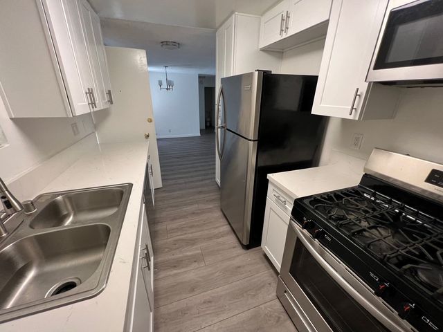 911 9th St #204, Santa Monica, CA 90403
