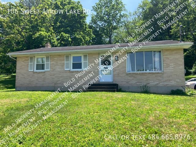 106 Sweet Arrow Lake Rd, Pine Grove, PA 17963