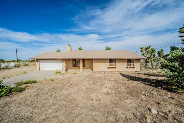 3818 Sunnyslope Rd, Phelan, CA 92371