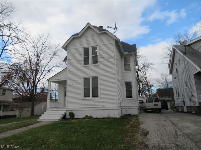 67 Woodrow Ave, Bedford, OH 44146