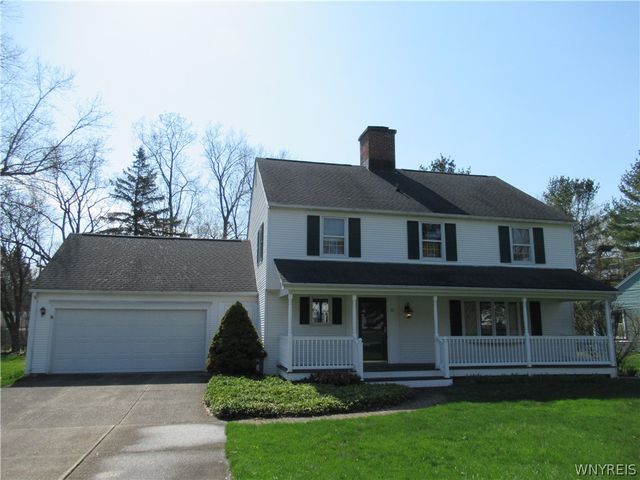 37 Meadowbrook Rd, Orchard Park, NY 14127