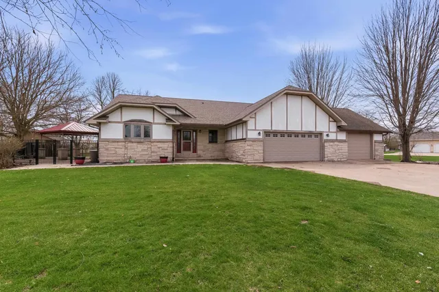 W9486 Zimmerman Dr, Beaver Dam, WI 53916