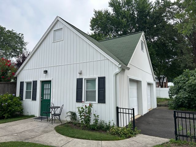 2001 N  Emerson St, Arlington, VA 22207