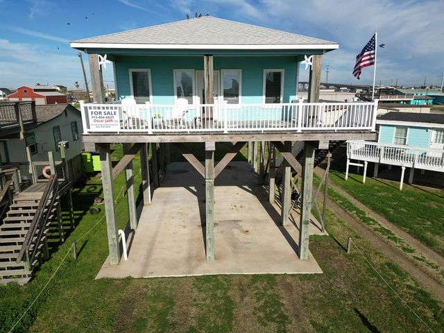 112 Surf Dr, Surfside Beach, TX 77541